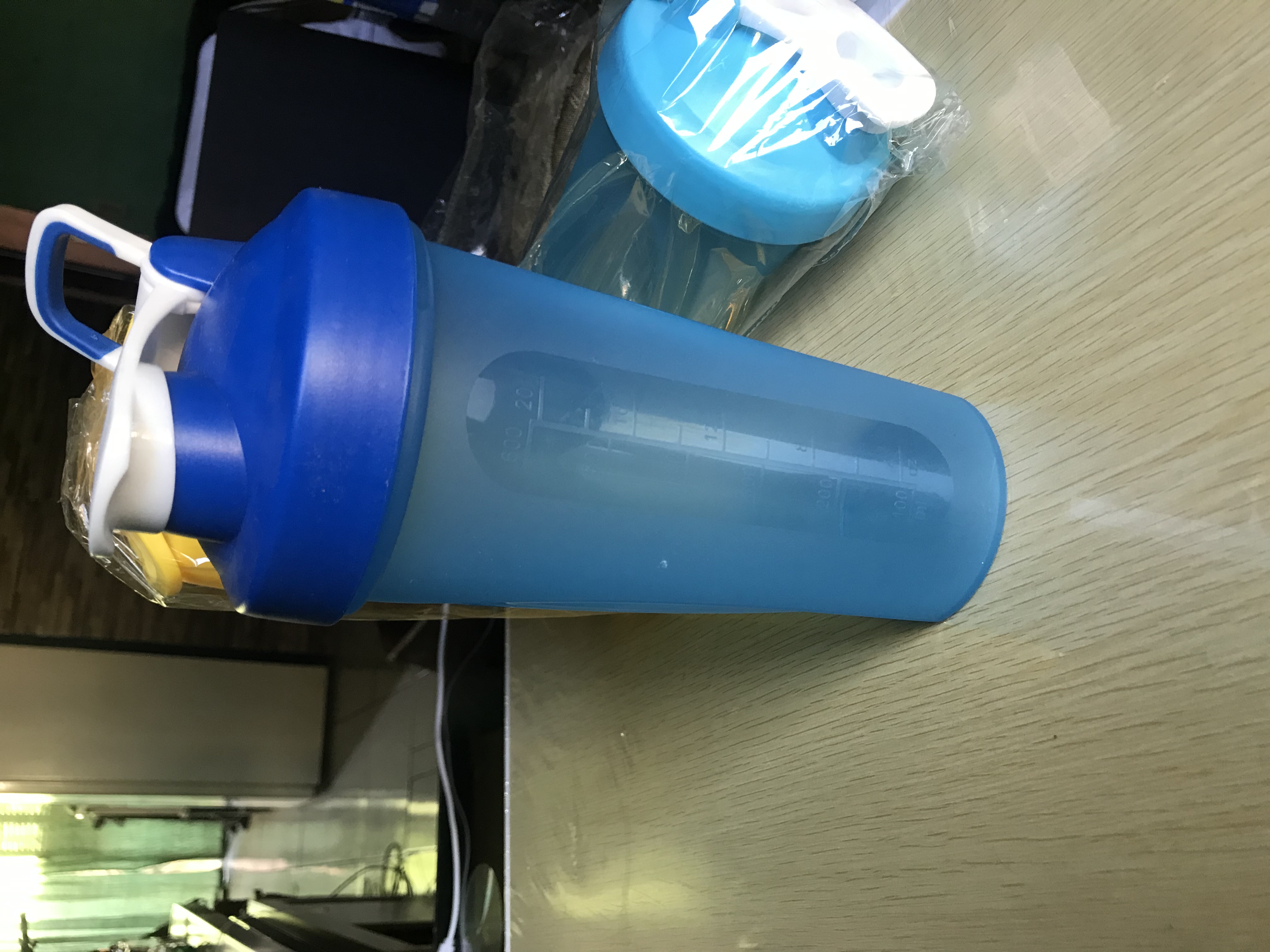 Botella Mezcladora Deportiva con Tapa Hermética